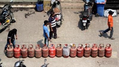 An acute LPG supply crisis is rippling across Navi Mumbai, Panvel and Uran. (Bachchan Kumar/HT Photo) An acute LPG supply crisis is rippling across Navi Mumbai, Panvel and Uran. (Bachchan Kumar/HT Photo)
