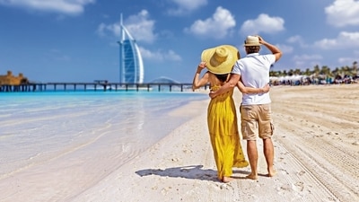 These high costs and logistical headaches are forcing many people to cancel their original plans at the last minute and switch to safer destinations (Photo: Adobe Stock)