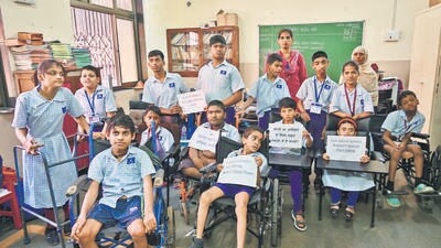 Students of the Society for the Education of the Challenged Day School in Agripada protested against the state government’s directive on Tuesday. (Raju Shinde/HT Photo) Students of the Society for the Education of the Challenged Day School in Agripada protested against the state government’s directive on Tuesday. (Raju Shinde/HT Photo)