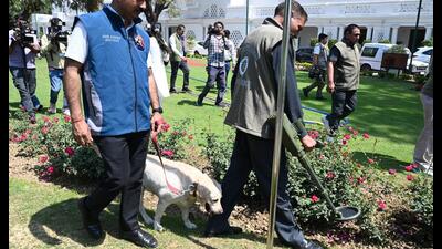 Teams from the police, bomb detection squad, and dog squad frisked the premises but found nothing suspicious, an officer said. (Arvind Yadav/Hindustan Times) Teams from the police, bomb detection squad, and dog squad frisked the premises but found nothing suspicious, an officer said. (Arvind Yadav/Hindustan Times)