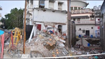 The collapsed portion of an old building in the South Malaka area on March 24. (HT Photo)