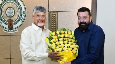 సీఎం చంద్రబాబుతో బాలీవుడ్ స్టార్ సంజయ్ దత్ సీఎం చంద్రబాబుతో బాలీవుడ్ స్టార్ సంజయ్ దత్