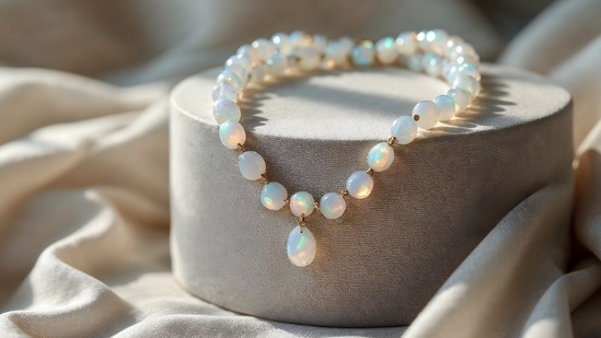 Best 7 pearl necklaces in India (Freepik)