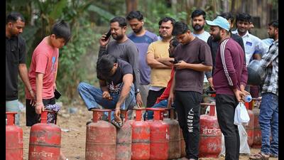 According to the DFSC, the average daily supply to the district before the supply chain disruption was around 3,300 LPG cylinders per day. (Parveen Kumar/HT) According to the DFSC, the average daily supply to the district before the supply chain disruption was around 3,300 LPG cylinders per day. (Parveen Kumar/HT)