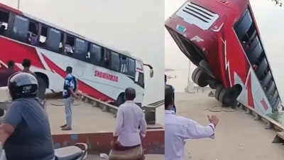পদ্মায় তলিয়ে গেল যাত্রীবোঝাই বাস (সৌজন্যে টুইটার)