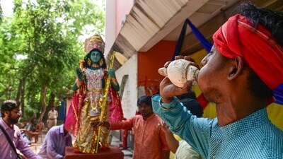 রামনবমী ঘিরে উত্তপ্ত যাদবপুর-কলকাতা বিশ্ববিদ্যালয় (PTI) রামনবমী ঘিরে উত্তপ্ত যাদবপুর-কলকাতা বিশ্ববিদ্যালয় (PTI)