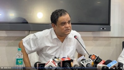 ইভিএম কারচুপি নিয়ে তোপ ব্রাত্য বসুর ইভিএম কারচুপি নিয়ে তোপ ব্রাত্য বসুর