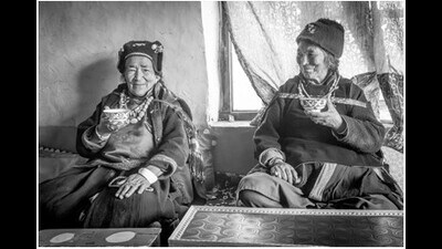 Women seeking treatment at Dolma Lhamo’s home (April Fonti) Women seeking treatment at Dolma Lhamo’s home (April Fonti)
