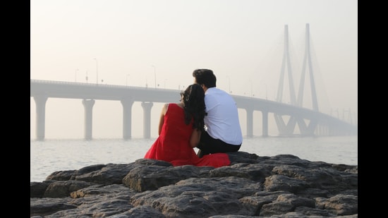 A couple in Mumbai (Shutterstock)