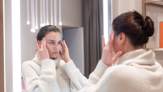 Morning puffiness symbolises renal health issues. (Picture credit: Freepik)