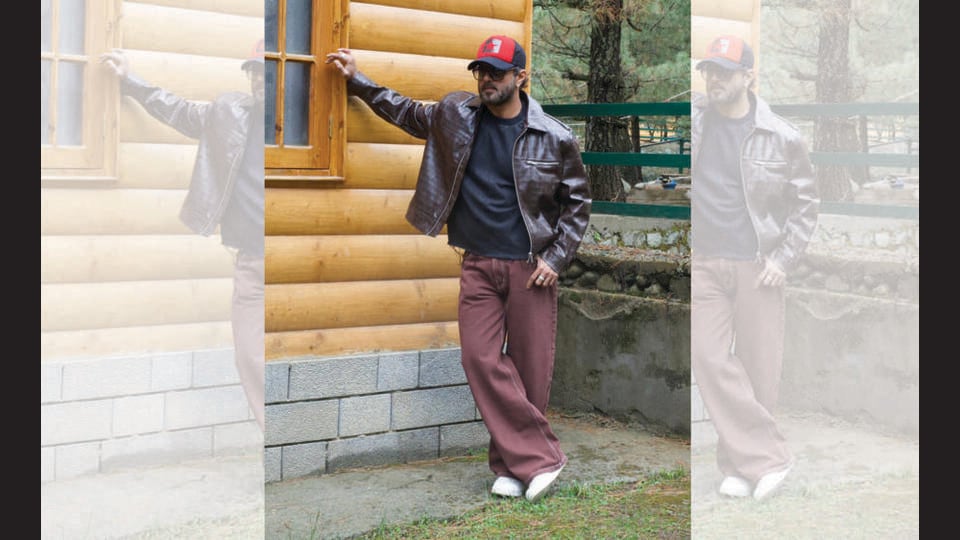 Actor Aamir Dalvi says he’d swipe right on someone with resilience, diligence, and courage.