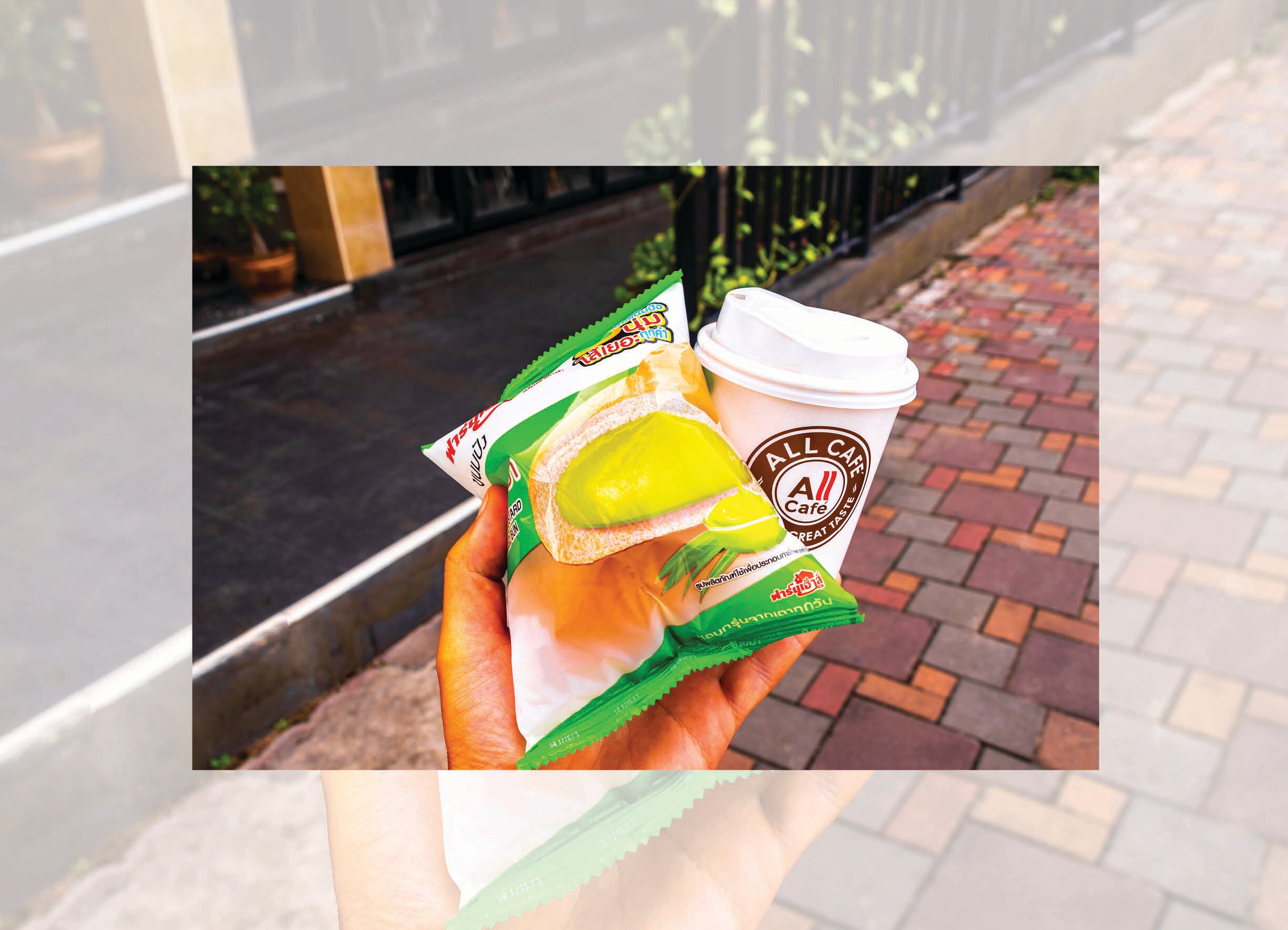 You can learn more about modern Thai life and the snacking culture at the local 7-Eleven. (SHUTTERSTOCK) You can learn more about modern Thai life and the snacking culture at the local 7-Eleven. (SHUTTERSTOCK)
