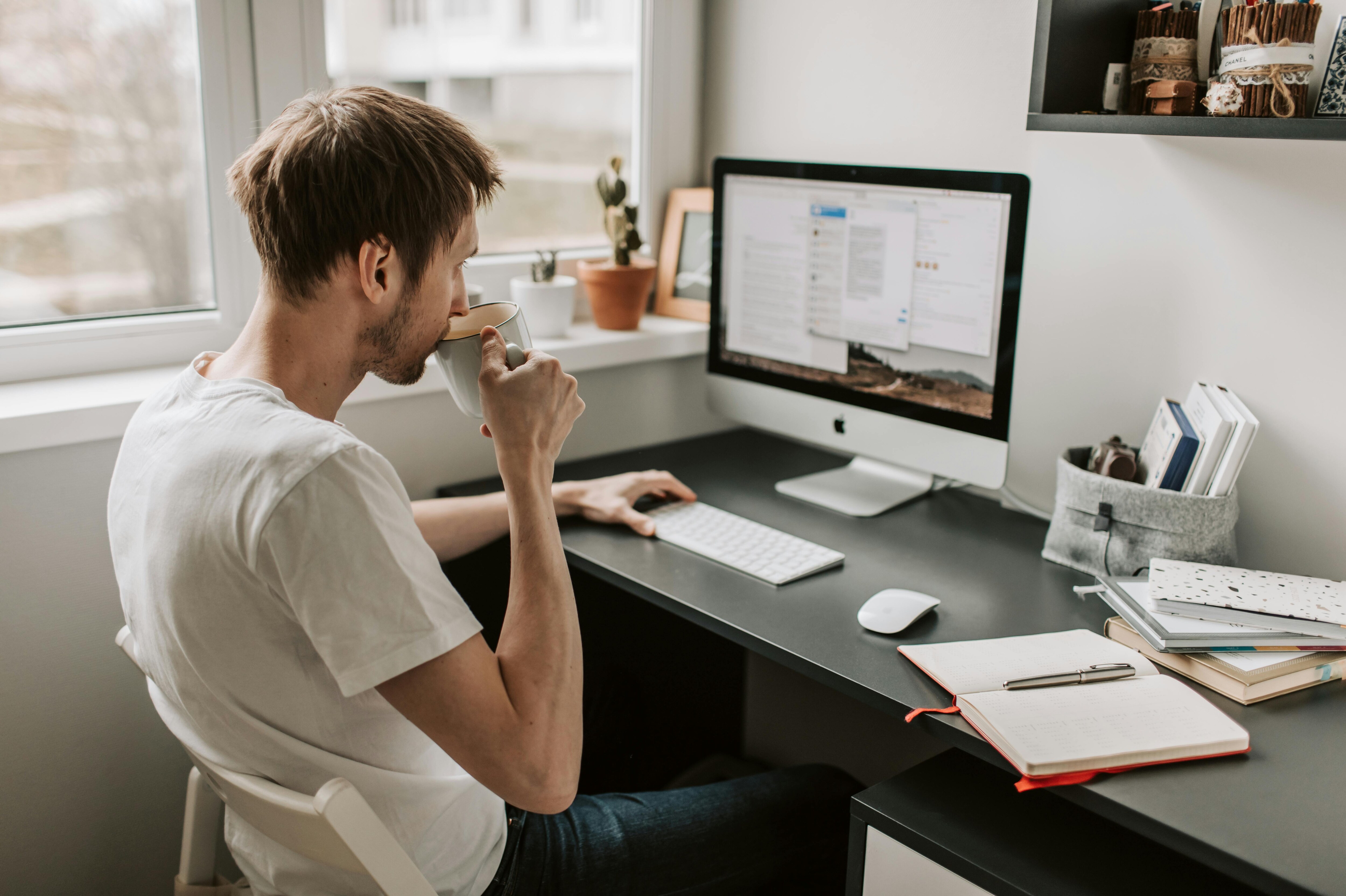 The boundaries between work and personal life blur, causing role conflict and cognitive overload. (Pexel) The boundaries between work and personal life blur, causing role conflict and cognitive overload. (Pexel)