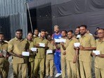 Hardik Pandya: ఇచ్చిన మాట నిలబెట్టుకున్న హార్దిక్ పాండ్యా.. వాంఖడే స్టాఫ్ అందరికీ చెక్కులు ఇచ్చిన స్టార్ క్రికెటర్(X Image)