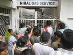 Outside a gas agency in Mayur Vihar Phase 2 on Friday. (Sanjeev Verma/HT Photo)