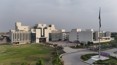United University complements this with diverse academic programs, experiential learning, and international exposure, fostering skilled healthcare professionals and holistic development in Prayagraj. (United University) United University complements this with diverse academic programs, experiential learning, and international exposure, fostering skilled healthcare professionals and holistic development in Prayagraj. (United University)