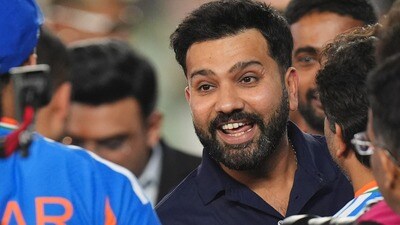 Rohit Sharma: 11 కిలోలు తగ్గిన రోహిత్ శర్మ.. గుర్తు పట్టలేకపోయిన ముంబై ఇండియన్స్ ఓనర్ నీతా.. కుర్రాడిలా ఉన్నావంటూ.. (PTI) Rohit Sharma: 11 కిలోలు తగ్గిన రోహిత్ శర్మ.. గుర్తు పట్టలేకపోయిన ముంబై ఇండియన్స్ ఓనర్ నీతా.. కుర్రాడిలా ఉన్నావంటూ.. (PTI)