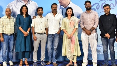 సూర్యుని చుట్టూ భూమి తిరగడం ఎప్పుడో ఆగిపోయింది, అంతా డబ్బు చుట్టూనే: ఓటీటీ డైరెక్టర్ తేజ కాకుమాను సూర్యుని చుట్టూ భూమి తిరగడం ఎప్పుడో ఆగిపోయింది, అంతా డబ్బు చుట్టూనే: ఓటీటీ డైరెక్టర్ తేజ కాకుమాను