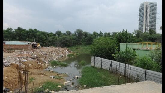 GMDA was asked to prepare a standard SOP for drainage cleaning and removal of illegal sewer connections. (Parveen Kumar/HT)