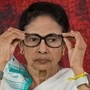 ঝড়ঝঞ্ঝার মাসে আকাশে বিমান চক্কর কেটেছে বহুক্ষণ! মমতা বললেন, 'পাইলট খুব..'