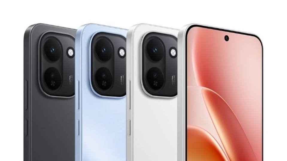 <p>చైనాలో ఈ ఐక్యూ జెడ్​11 ధరలు 8GB + 256GB: సుమారు రూ. 31,200, 16GB + 512GB (టాప్ మోడల్)<strong>:</strong> సుమారు రూ. 46,300గా ఉన్నాయి. ఈ హ్యాండ్‌సెట్ స్కైలైట్ వైట్, పోలార్ నైట్ బ్లాక్ వంటి ఆకర్షణీయమైన రంగుల్లో లభిస్తుంది. ప్రస్తుతం చైనాలో అందుబాటులో ఉన్న ఈ ఫోన్, భారత్‌లో ఎప్పుడు లాంచ్ అవుతుందనే విషయంపై కంపెనీ ఇంకా ఎలాంటి స్పష్టత ఇవ్వలేదు. అయితే త్వరలోనే భారత మార్కెట్లోకి వచ్చే అవకాశం ఉందని టెక్ నిపుణులు భావిస్తున్నారు.</p>