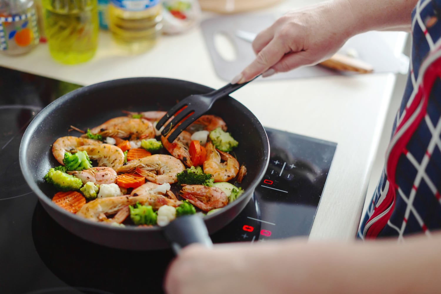 Changing your cookware at the right time is important. (Picture credit: Freepik) Changing your cookware at the right time is important. (Picture credit: Freepik)