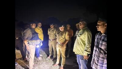 Deputy commissioner of police Agra Syed Ali Abbas at the encounter site. (HT PHOTO) Deputy commissioner of police Agra Syed Ali Abbas at the encounter site. (HT PHOTO)