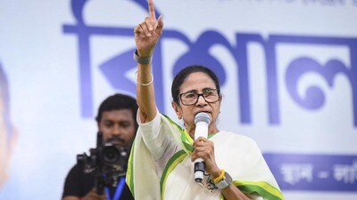 মমতা অভিযোগ করেন, আমলা, অফিসারদের বদলি করিয়েই হিংসা ছড়ানো হয়েছে। (HT_PRINT) মমতা অভিযোগ করেন, আমলা, অফিসারদের বদলি করিয়েই হিংসা ছড়ানো হয়েছে। (HT_PRINT)