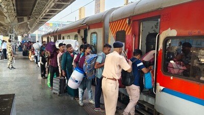 దక్షిణ మధ్య రైల్వే కీలక నిర్ణయం - విశాఖ-చర్లపల్లి ఎక్స్ప్రెస్ రైలు ఇక రెగ్యులర్ దక్షిణ మధ్య రైల్వే కీలక నిర్ణయం - విశాఖ-చర్లపల్లి ఎక్స్ప్రెస్ రైలు ఇక రెగ్యులర్