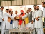 The CM said even though AAP claims to represent honesty, under their rule, issues like drug addiction, crime, lawlessness, financial crises, and deteriorating law and order remain rampant. (HT Photo)