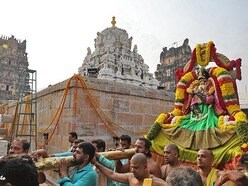 వటపత్రశాయి అలంకారంలో కోదండరాముని వైభ‌వం