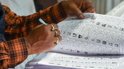 ভোটার তালিকা থেকে বাদ পড়া তৃণমূল পঞ্চায়েত সদস্য জগদীশ রায়কে নির্বাচনে থার্ড পোলিং অফিসারের ডিউটি দেওয়া হয়েছে। (Somnath Sen) ভোটার তালিকা থেকে বাদ পড়া তৃণমূল পঞ্চায়েত সদস্য জগদীশ রায়কে নির্বাচনে থার্ড পোলিং অফিসারের ডিউটি দেওয়া হয়েছে। (Somnath Sen)