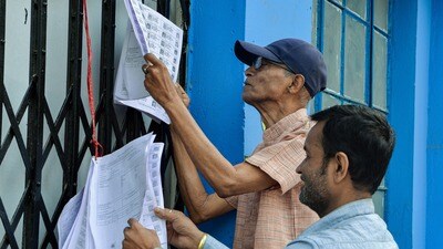 মৃতের নাম মণিরুল ইসলাম তরফদার, বয়স ৪৭ বছর। (ছবিটি প্রতীকী) (Diptendu Dutta) মৃতের নাম মণিরুল ইসলাম তরফদার, বয়স ৪৭ বছর। (ছবিটি প্রতীকী) (Diptendu Dutta)
