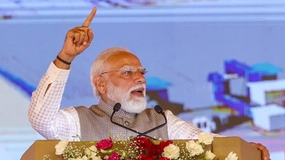 পশ্চিম এশিয়ায় চলমান যুদ্ধের কারণে যে পরিস্থিতি তৈরি হয়েছে, তা মোকাবিলা করতে ১৪০ কোটি ভারতীয়কে একসঙ্গে কাজ করতে হবে বলে বার্তা দিলেন মোদী। (DPR PMO)