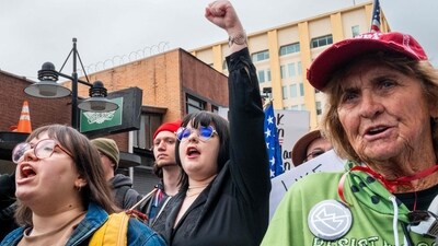DALLAS, TEXAS - MARCH 28: People march through downtown in protest against the Trump administration during a "No Kings" demonstration on March 28, 2026 in Dallas, Texas. (Photo by Brandon Bell / GETTY IMAGES NORTH AMERICA / Getty Images via AFP) (Getty Images via AFP) DALLAS, TEXAS - MARCH 28: People march through downtown in protest against the Trump administration during a "No Kings" demonstration on March 28, 2026 in Dallas, Texas. (Photo by Brandon Bell / GETTY IMAGES NORTH AMERICA / Getty Images via AFP) (Getty Images via AFP)