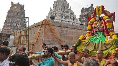 వటపత్రశాయి అలంకారంలో కోదండరాముని వైభవం వటపత్రశాయి అలంకారంలో కోదండరాముని వైభవం