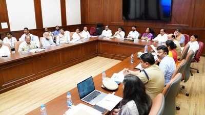సీఎం రేవంత్ రెడ్డి సమీక్ష సీఎం రేవంత్ రెడ్డి సమీక్ష