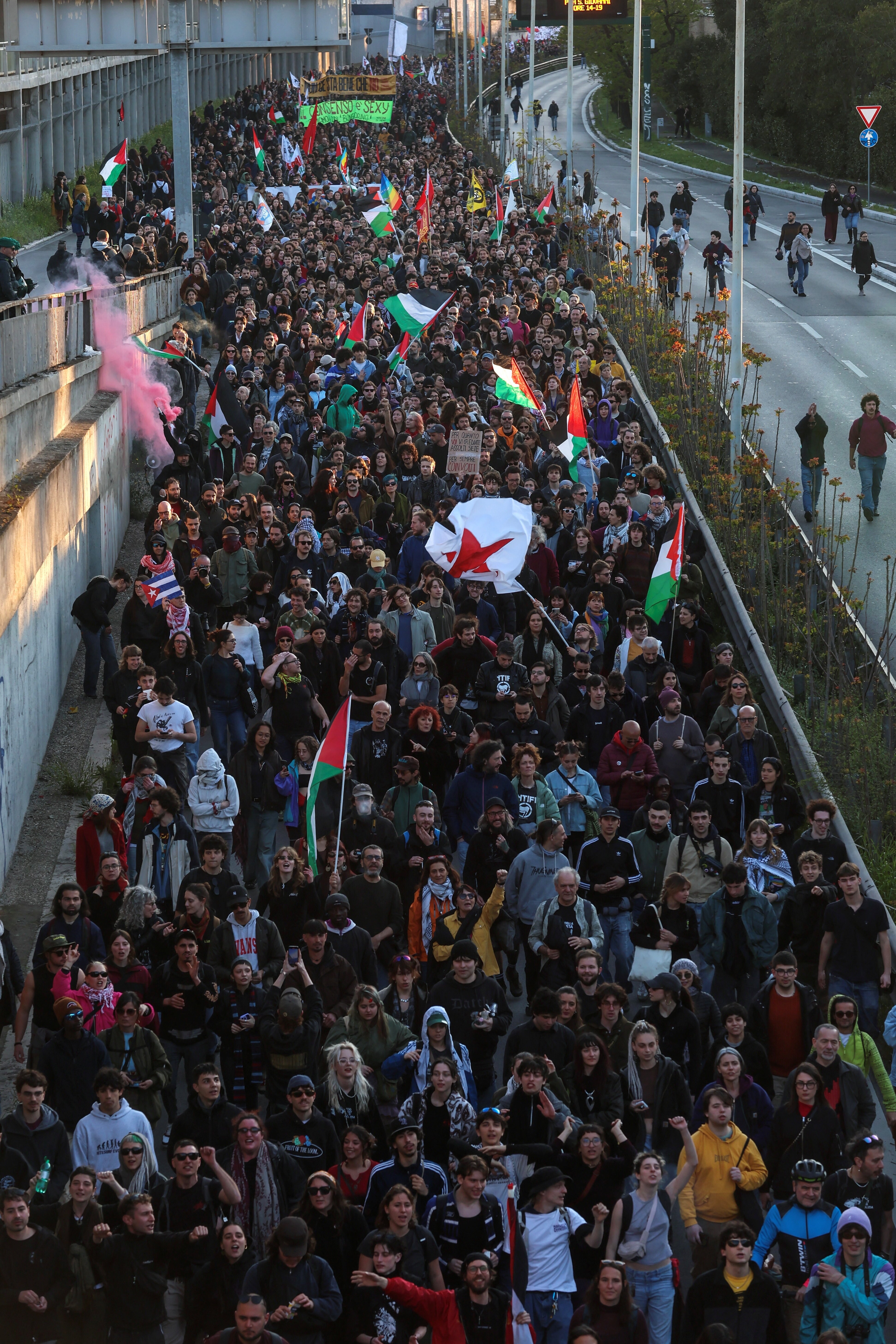 Protesters take part in a national "No Kings" demonstration in Rome, Italy, March 28 (REUTERS)