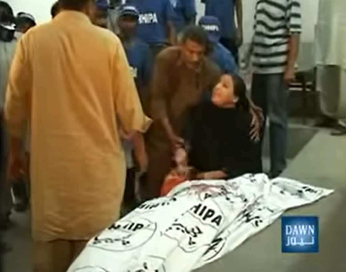 Screen grab from a video from 16 years ago showing the aftermath of the killing of Rehman Dakait, a notorious gangster of Lyari (YouTube/Haider Ali) Screen grab from a video from 16 years ago showing the aftermath of the killing of Rehman Dakait, a notorious gangster of Lyari (YouTube/Haider Ali)