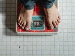 To track weight loss, one should consider the weekly average of the scale reading, shares Kev. (Pexel)