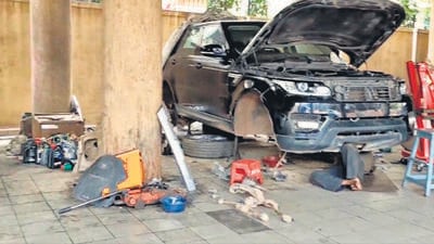 Illegal garage operating inside BMC parking facility in Byculla Illegal garage operating inside BMC parking facility in Byculla