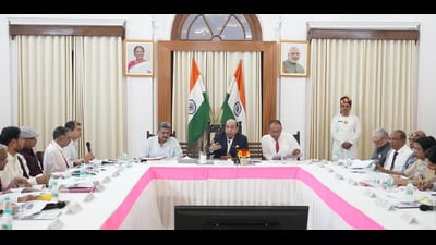 Bihar Governor Syed Ata Hasnain, along with Bihar education minister Sunil Kumar, holds meeting with vice chancellors of universities of Bihar at Bihar Lok Bhawan in Patna on Monday. (Santosh Kumar/HT) Bihar Governor Syed Ata Hasnain, along with Bihar education minister Sunil Kumar, holds meeting with vice chancellors of universities of Bihar at Bihar Lok Bhawan in Patna on Monday. (Santosh Kumar/HT)