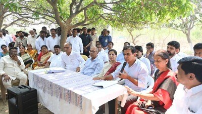 వట్టినాగులపల్లిలో బీఆర్ఎస్ ప్రతినిధుల బృందం వట్టినాగులపల్లిలో బీఆర్ఎస్ ప్రతినిధుల బృందం