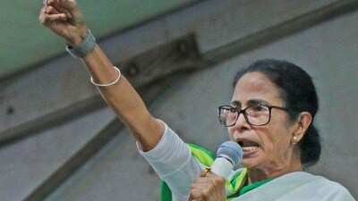 বিজেপির অভিযোগ, মমতা বন্দ্যোপাধ্যায় বলেছেন, 'ভোটের পর রাজ্যে 'বিজেপি করি না' বলে মুচলেকা দিতে বাধ্য করা হবে মানুষজনকে।' (PTI) বিজেপির অভিযোগ, মমতা বন্দ্যোপাধ্যায় বলেছেন, 'ভোটের পর রাজ্যে 'বিজেপি করি না' বলে মুচলেকা দিতে বাধ্য করা হবে মানুষজনকে।' (PTI)