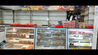 Several small bakeries in the city continue to rely on LPG cylinders for daily operations. However, irregular supply has disrupted production cycles, leading to shortages across local markets. (HT PHOTO) Several small bakeries in the city continue to rely on LPG cylinders for daily operations. However, irregular supply has disrupted production cycles, leading to shortages across local markets. (HT PHOTO)