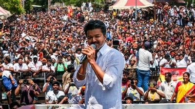 మీకు అబద్ధం చెప్పను, మోసం చేయను.. మీకోసం నా రిచ్ లైఫ్ వదులుకొని వచ్చాను: దళపతి విజయ్ కామెంట్స్ (PTI) మీకు అబద్ధం చెప్పను, మోసం చేయను.. మీకోసం నా రిచ్ లైఫ్ వదులుకొని వచ్చాను: దళపతి విజయ్ కామెంట్స్ (PTI)