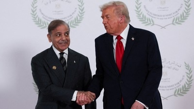 যুদ্ধে মধ্যস্থতায় পাকিস্তানের হম্বিতম্বির বেলুন ফাঁসিয়ে দিল ইরান! তেহরান বলছে..REUTERS/Suzanne Plunkett/Pool/File Photo (REUTERS)