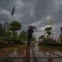 শুক্রবার থেকে ঝড়-বৃষ্টি বাড়বে দক্ষিণবঙ্গে। (ছবিটি প্রতীকী, সৌজন্যে রাজ কে রাজ/হিন্দুস্তান টাইমস)