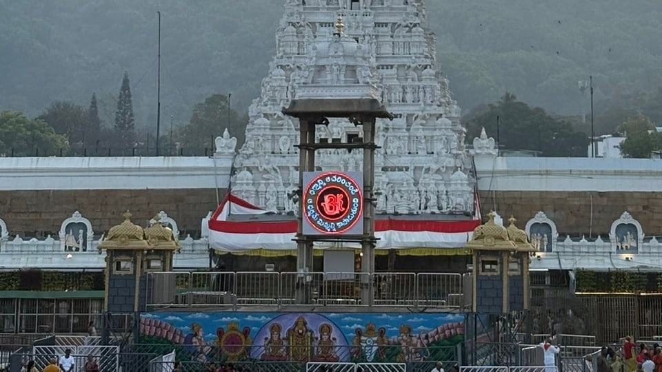 <p>ఈ సందర్భంగా ప్రతి రోజు మధ్యాహ్నం 2 నుండి 4 గంటల వరకు స్వామి, అమ్మవార్ల ఉత్సవర్లకు స్నపన తిరుమంజనం వైభవంగా నిర్వహిస్తారు. ఇందులో పాలు, పెరుగు, తేనె, కొబ్బరినీళ్ళు, పసుపు, చందనంతో అభిషేకం చేస్తారు. కాగా ప్రతి రోజు సాయంత్రం 6 నుండి 6.30 గంటల వరకు ఆస్థానం ఘనంగా నిర్వహిస్తారు.</p>