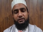 Maulana Qasmi offering unconditional apology with folded hands (HT Photo)